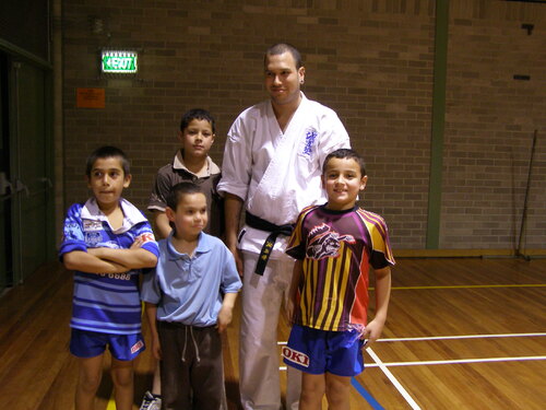 picture - 2007 08 20 Students and Senpai Ben.jpg
